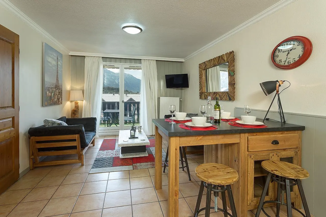 Apartment Aiglons - Central Chamonix Mountain Haven