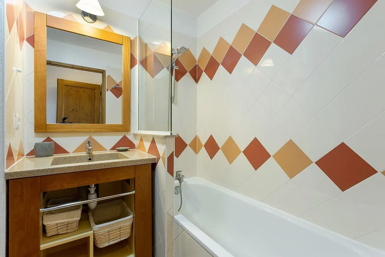 Apartment Aiglons - Central Chamonix Mountain Haven